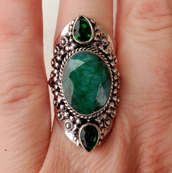 New Emerald and Peridot 925 Silver Statement Ring. - Picture 3 of 16